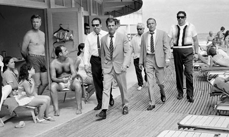 Frank Sinatra on the boardwalk 