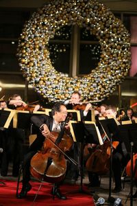 Yo-Yo Ma, Chicago Civic Orchestra give a pop-up concert in Chicago