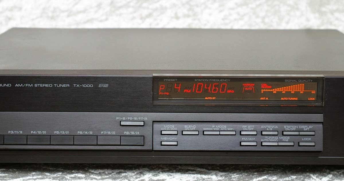 YAMAHA TX 1000 FM Tuner. A few good images! Audiophile News & Music
