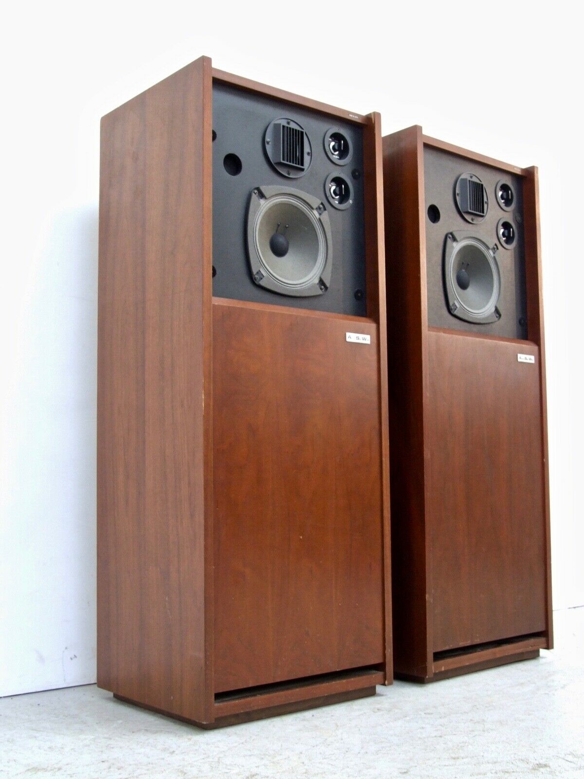 Where is newspapers com located image